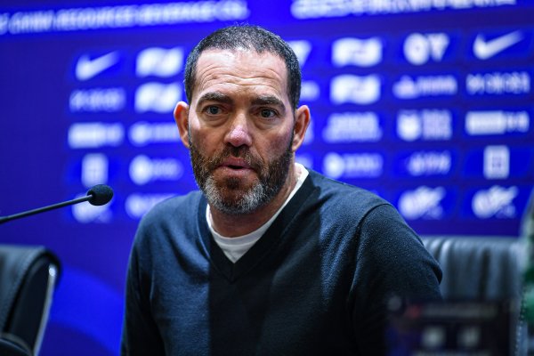 古代足球    报：亚泰主帅苏亚雷斯再吃警告  ，累计两黄无缘下轮客战津门虎